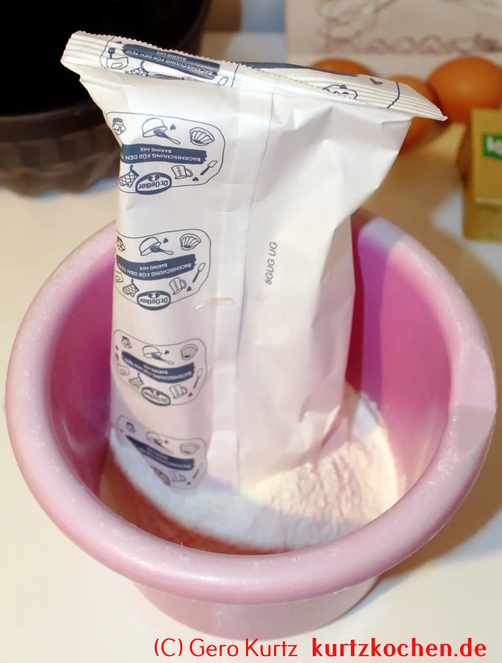 Gugelhupf von Dr. Oetker - Backmischung im Mixbehälter