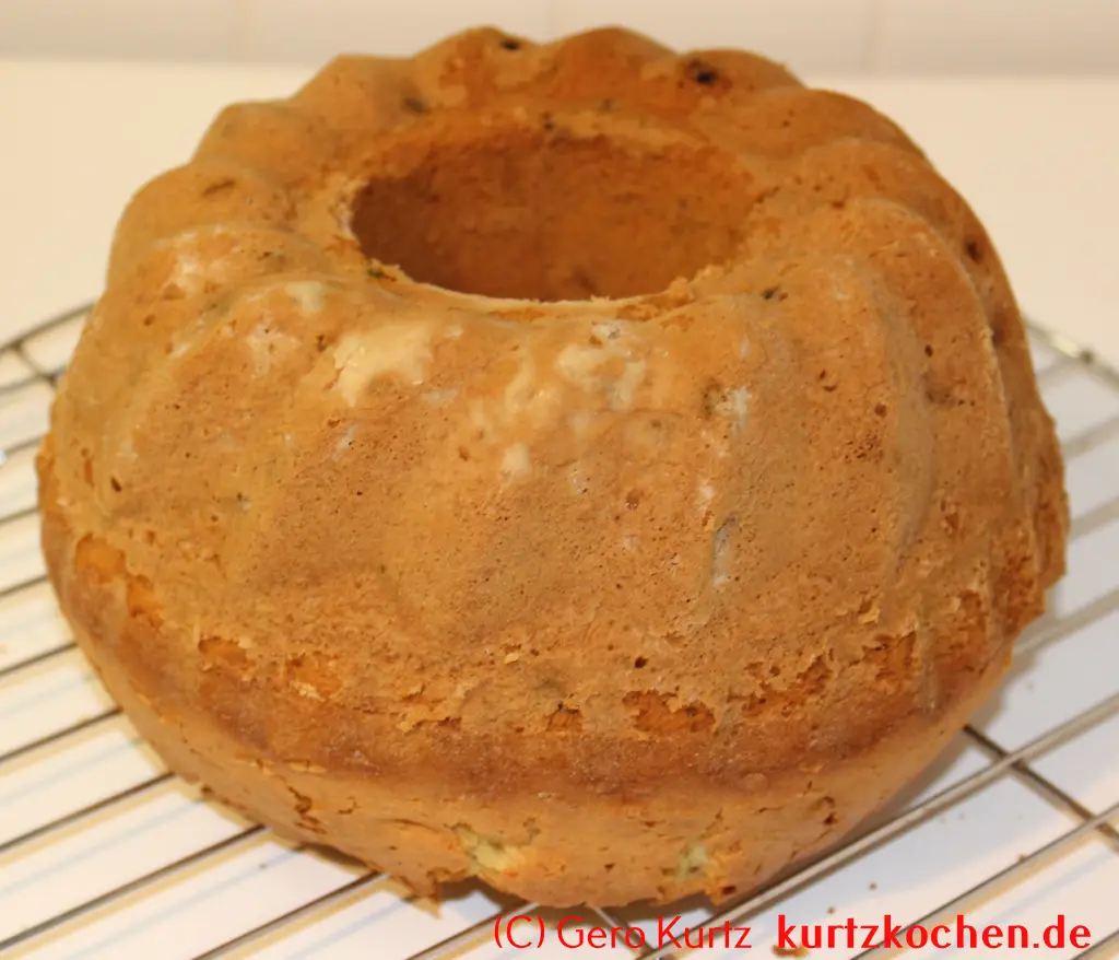 Gugelhupf von Dr. Oetker - gestürzter Gugelhupf