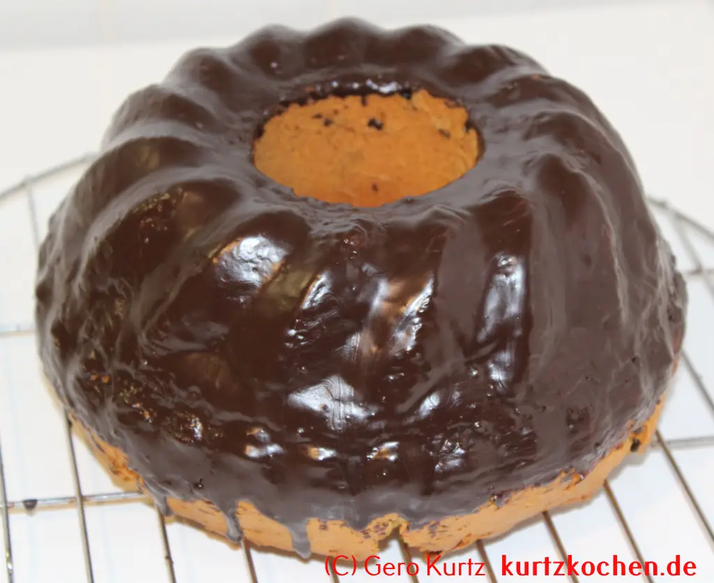 Gugelhupf von Dr. Oetker - Fertiger Gugelhupf von seitlich oben