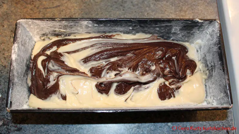 Backmischung Marmor Kuchen von Kathi - fertiger schwarz/weißer Kuchenteig