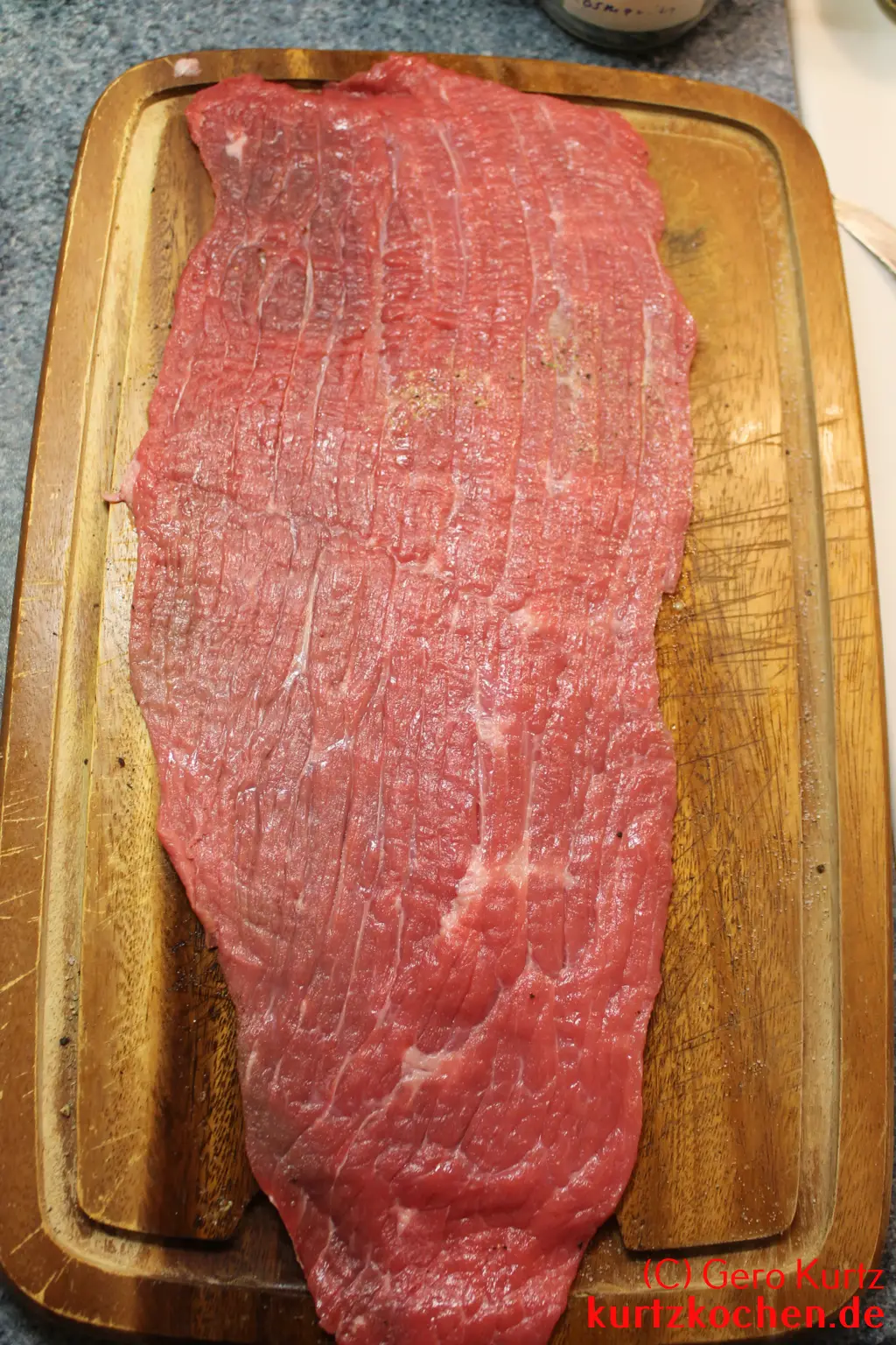 Rezept für Rinder Rouladen - Roulade auf einem Holzbrett