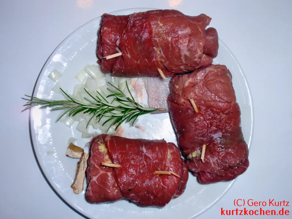 Rezept für Rinder Rouladen - fertig vorbereitete Rouladen
