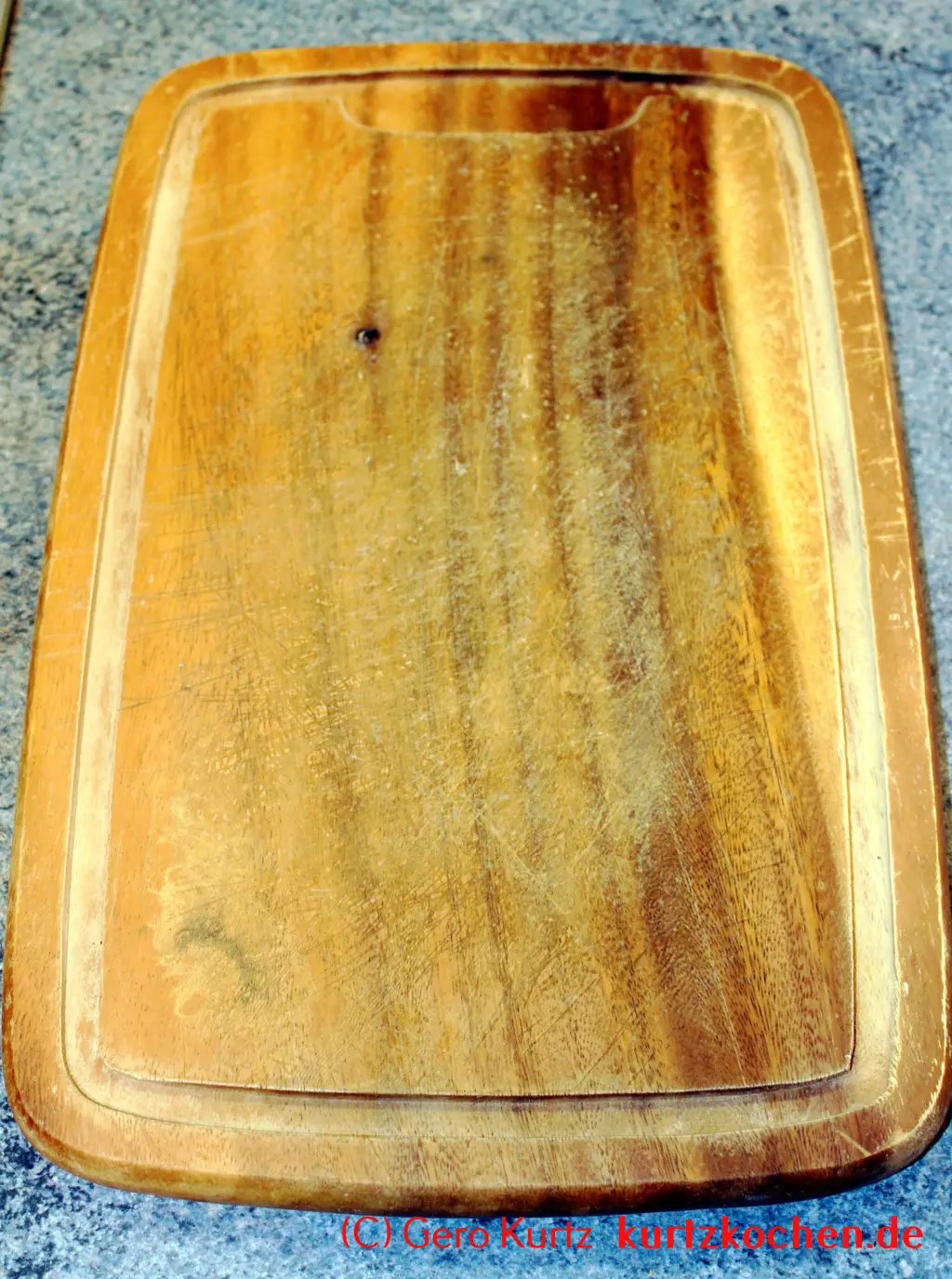 Rezept für Schweinerouladen - ein großes Holzbrett