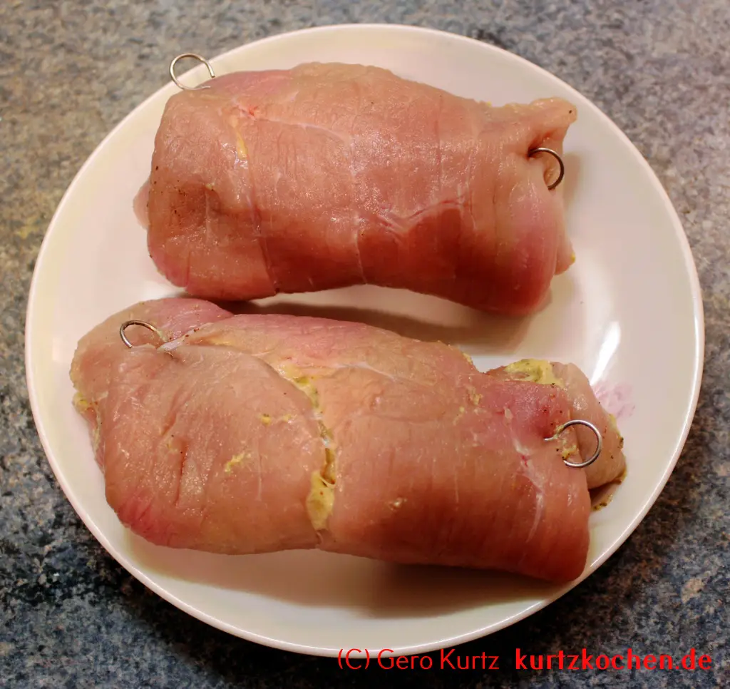 Rezept für Schweinerouladen - zwei bratfähige Rouladen