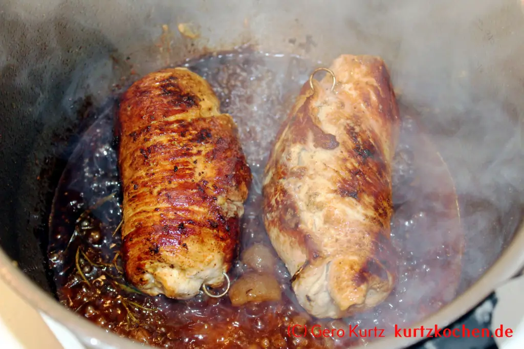 Rezept für Schweinerouladen - gut von beiden Seiten angebraten