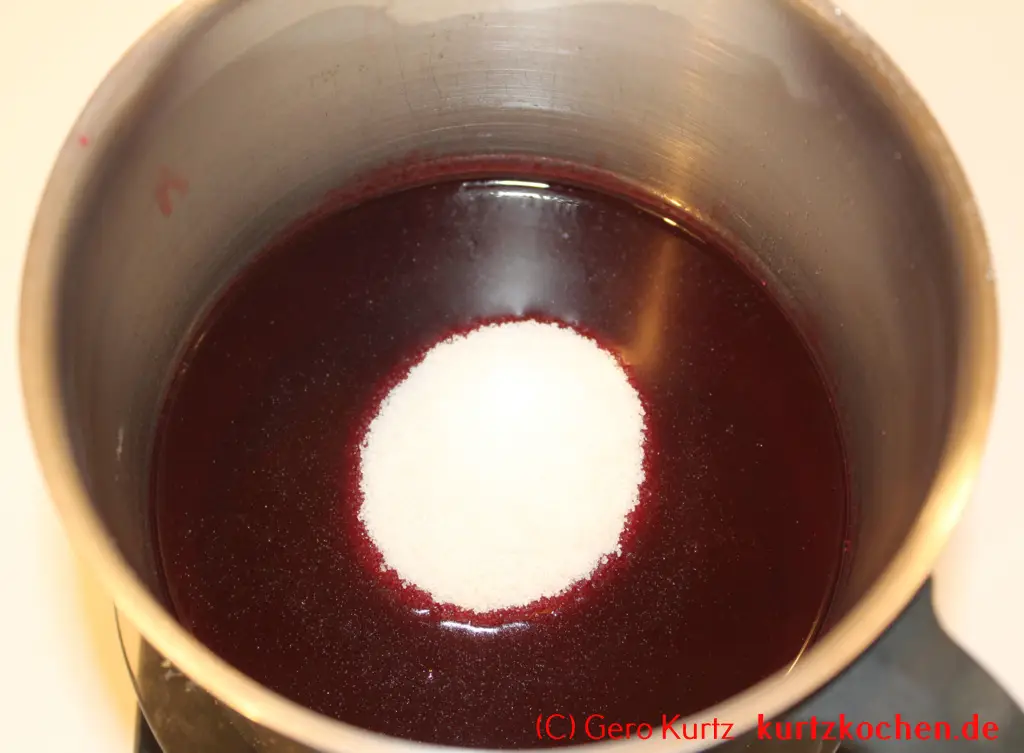 Brombeergelee, Brombeermarmelade - Brombeersaft mit Gelierzucker