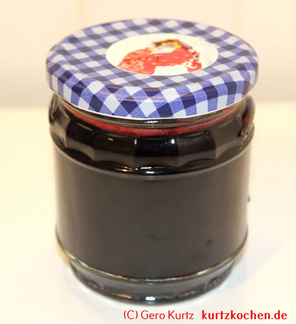 Brombeergelee, Brombeermarmelade - Glas mit Brombeergelee