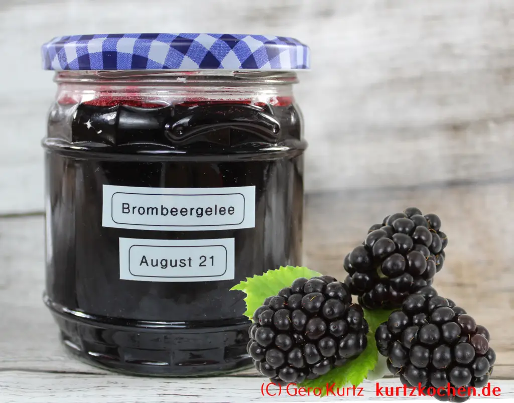 Brombeergelee, Brombeermarmelade - Gals mit Brombeeren