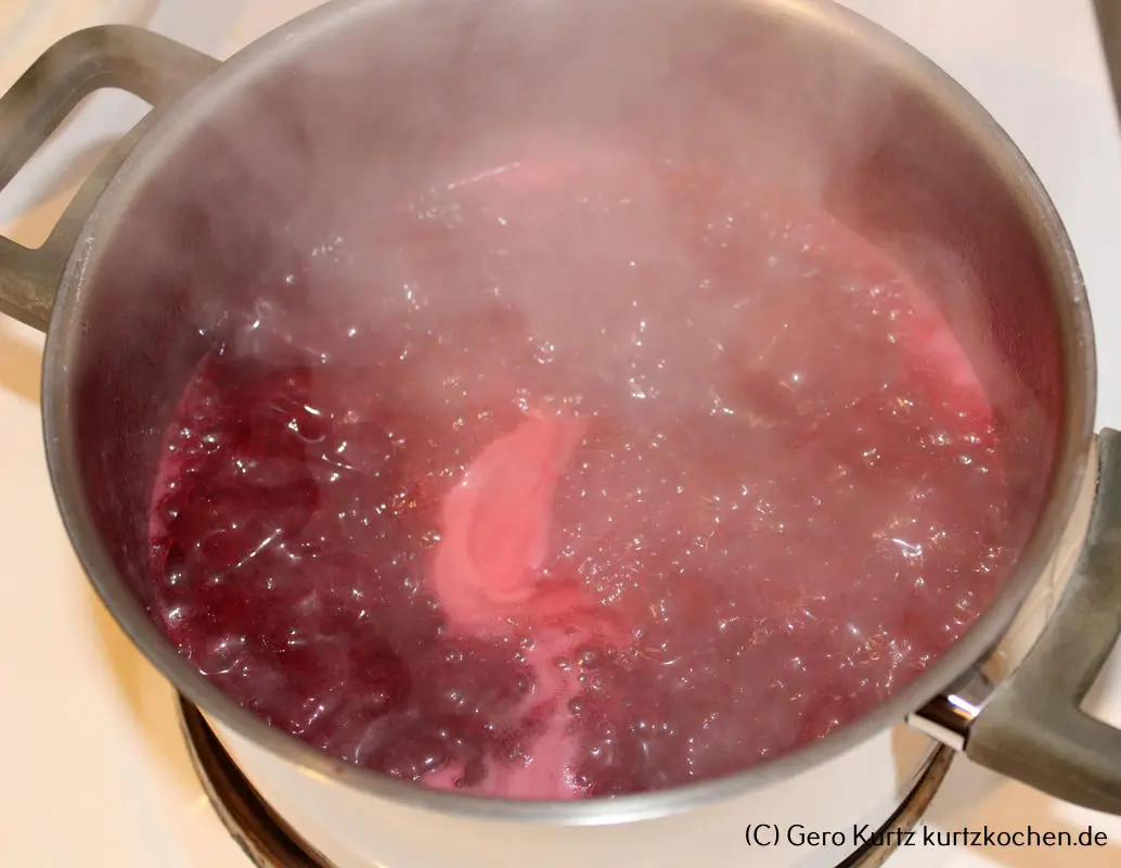Rezept Johannisbeergelee - sprudelnd kochender Johannisbeergelee