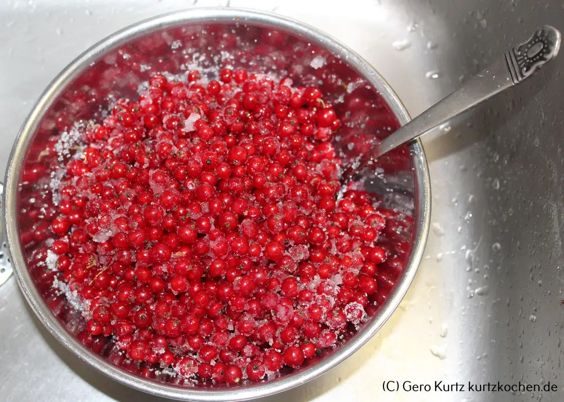 Rezept Johannisbeergelee - eingezuckerte Johannisbeeren