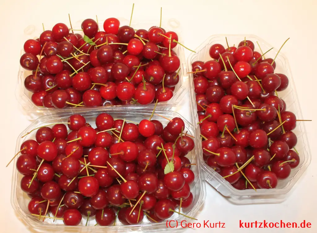 Grundrezept Marmelade - Sauerkirschen in drei Schalen