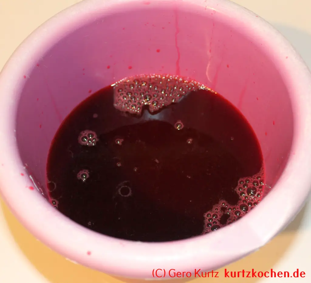 Taybeeren Tayberry Marmelade Gelee - Taybeerensaft in einer Schüssel