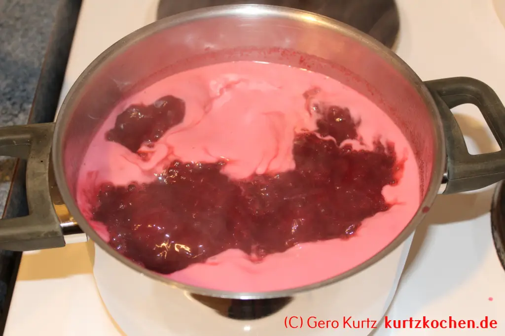 Taybeeren Tayberry Marmelade Gelee - kochender Tayberrysaft
