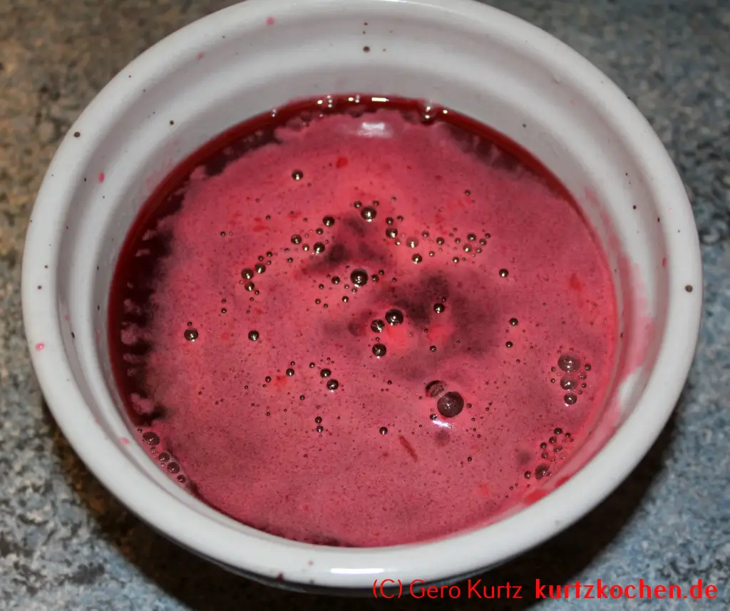 Taybeeren Tayberry Marmelade Gelee - heißer Taybeerengelee in einer Schale