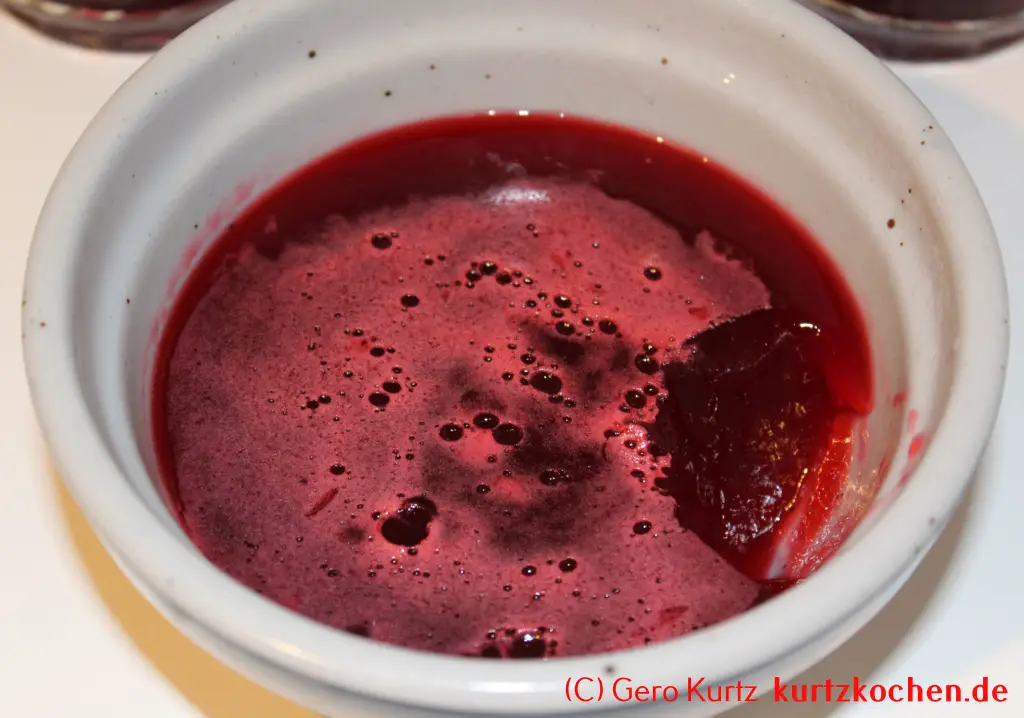 Taybeeren Tayberry Marmelade Gelee - erkalteter Taybeerengelee in einer Schale