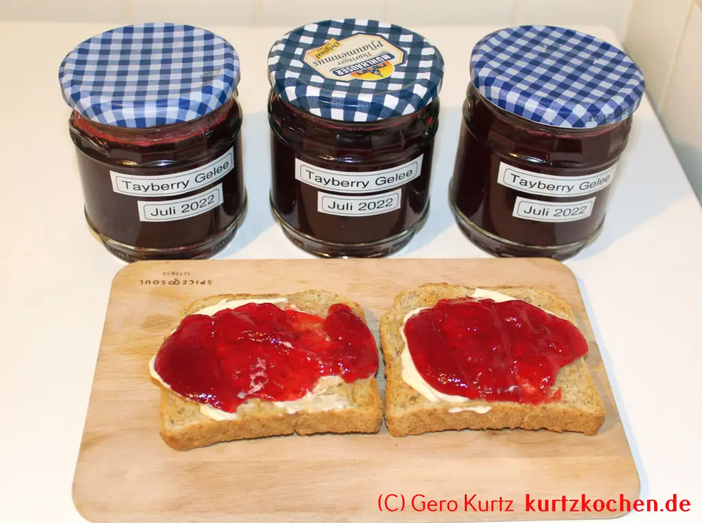 Taybeeren Tayberry Marmelade Gelee - Taybeerengelee auf Toastbrot