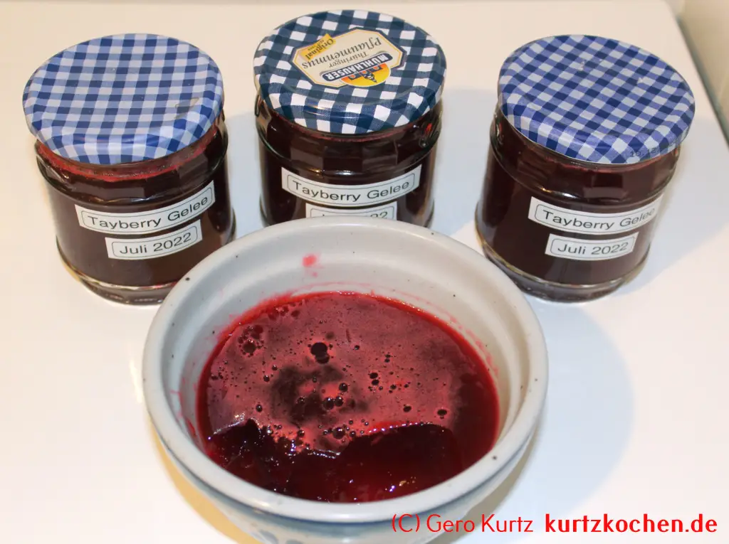Taybeeren Tayberry Marmelade Gelee - drei Twist-Off Gläser und eine Schale