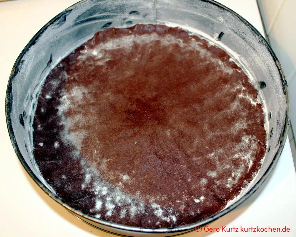 Russischer Zupfkuchen Dr Oetker - fertig verteilter Teig in der Springform