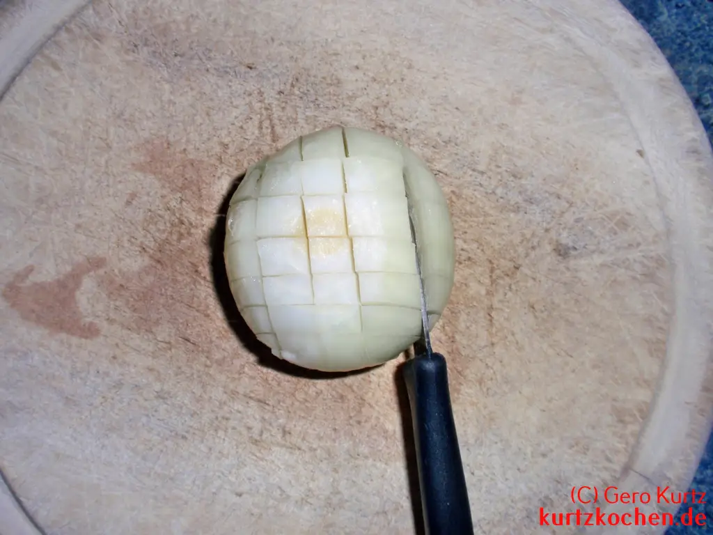 Rezept Rouladen 31 - Zwiebel kreuzweise einschneiden