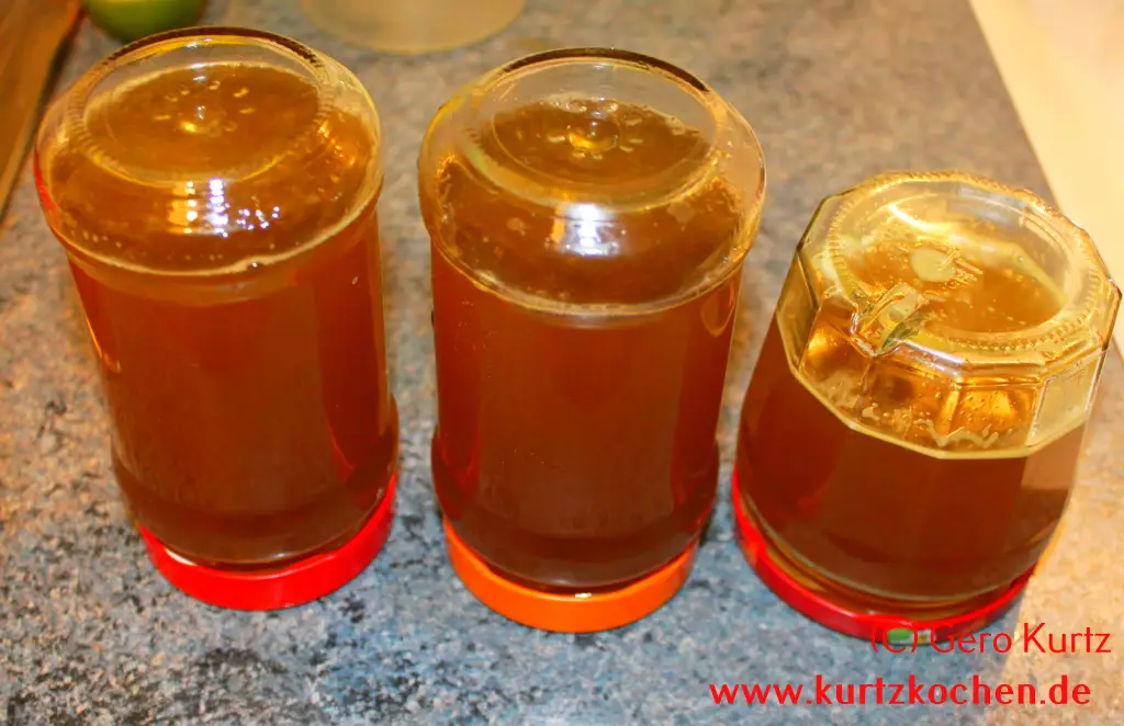 Butterblumenmarmelade Twist Off Gläser auf dem Kopf