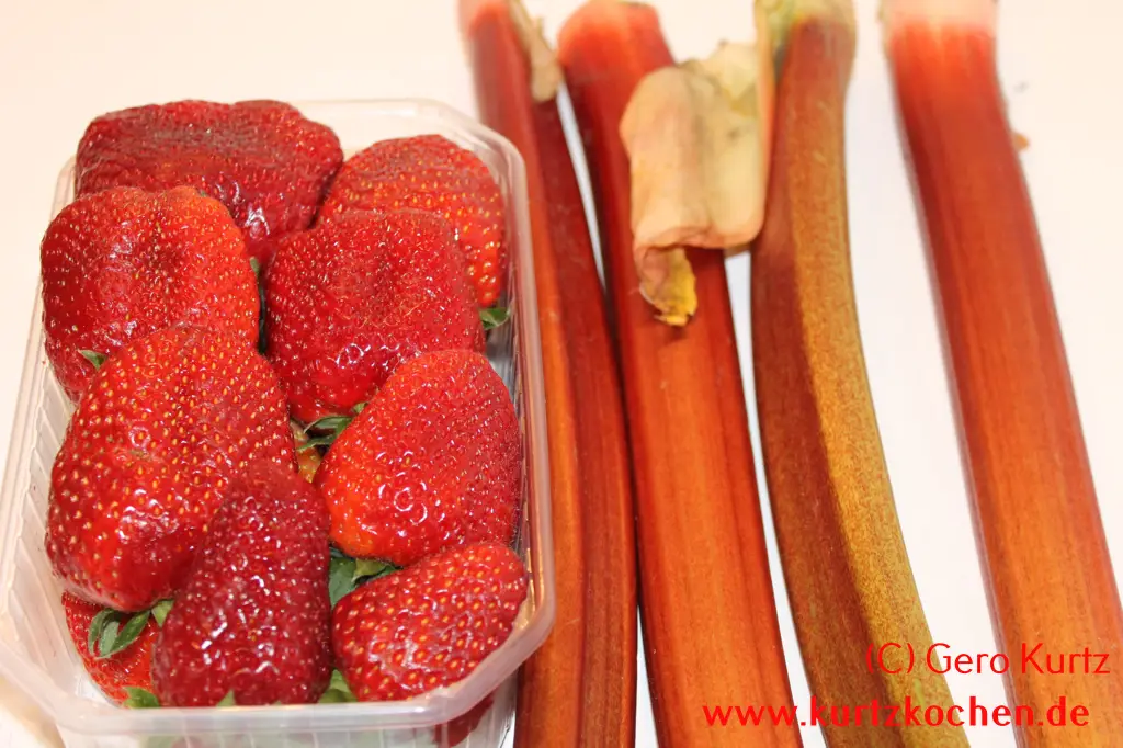 Erdbeermarmelade mit Rhabarber