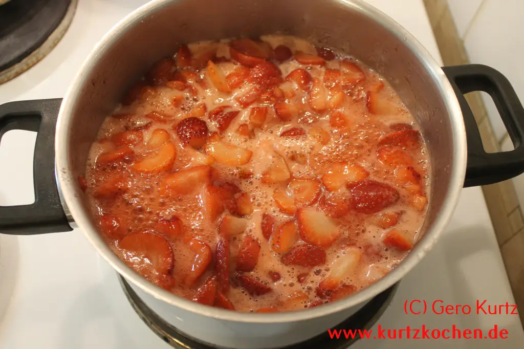 Erdbeermarmelade fast fertig