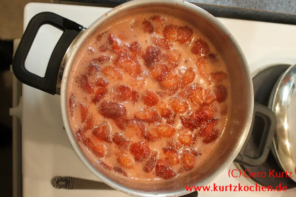 Erdbeermarmelade fertig gekochte Erdbeermarmelade