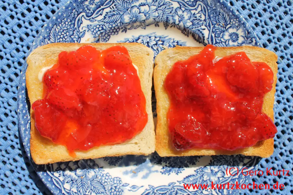 Erdbeermarmelade Toast mit Erdbeermarmelade