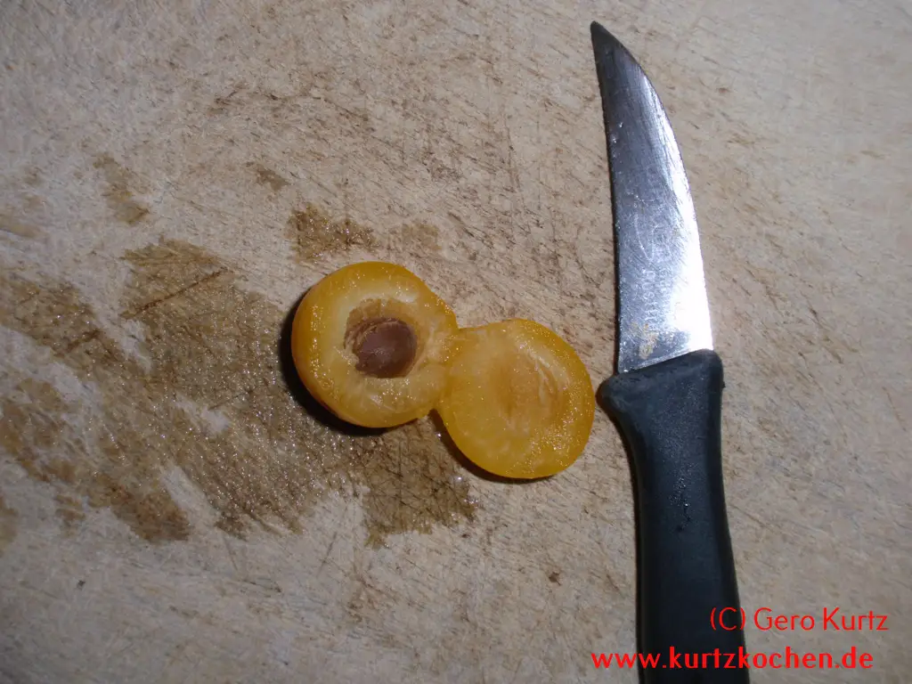 Mirabellenmarmelade Mirabellen entkernen