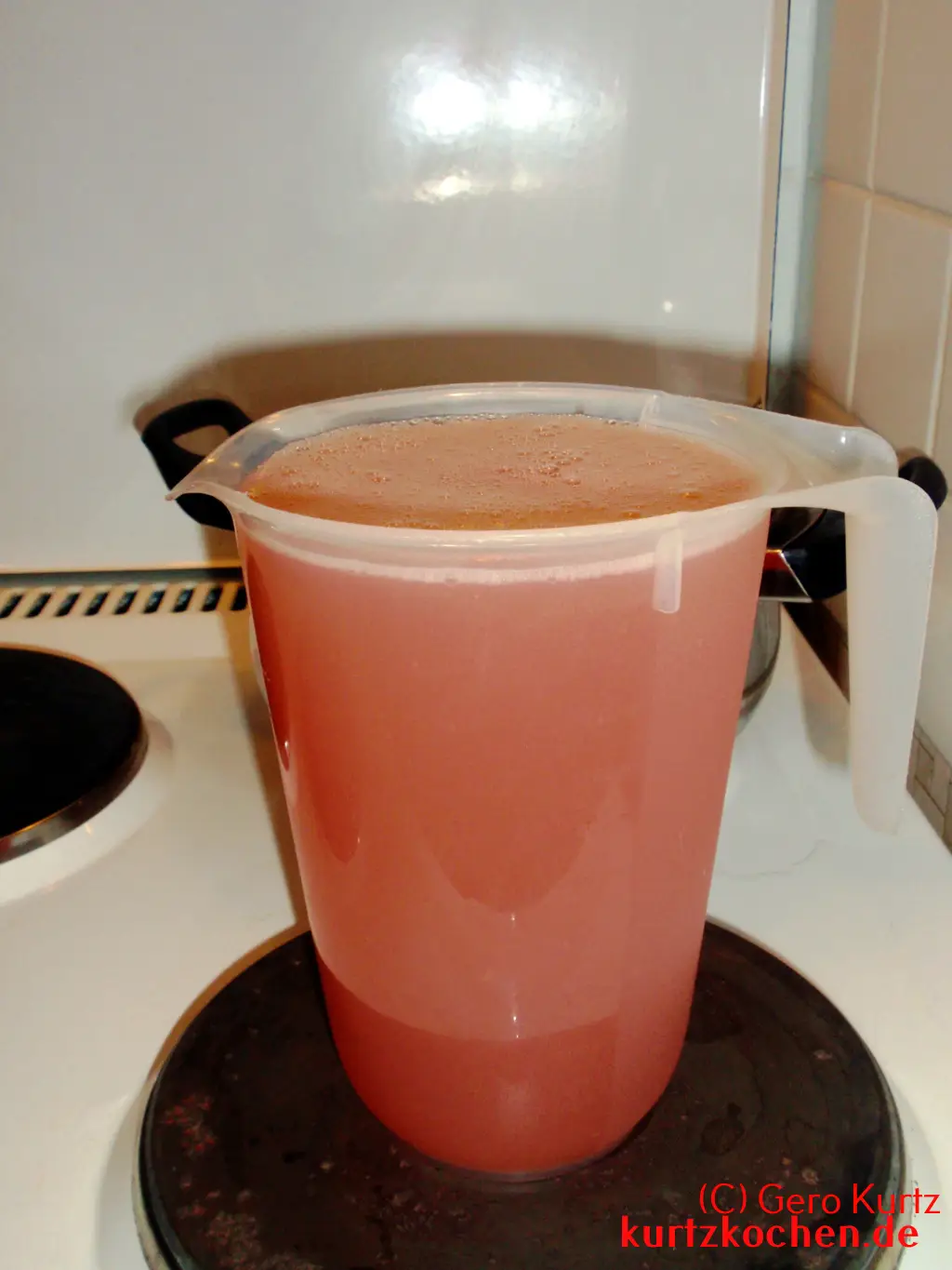 Quittengelee 110 - Quittensaft in einem becher