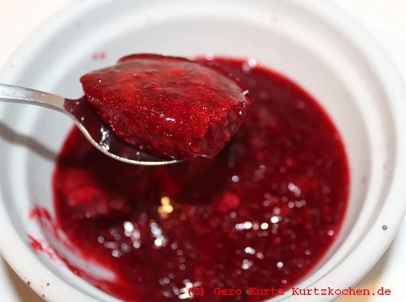 Taybeerenmarmelade auf einem Teelöffel