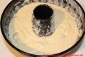 Gugelhupf von Dr. Oetker - eingefüllter Kuchenteig in eine Gugelhupfform
