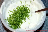 Quark mit Pellkartoffeln - frischer Schnittlauch im Quark