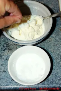 Quark mit Pellkartoffeln - Quark mit Salz würzen