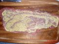 Rezept für Rinder Rouladen - glatt gestrichener Senf auf der Roulade mit Salz und Pfeffer