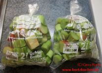 Rhabarberstücke im Gefrierbeutel