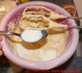 Grundrezept für Gugelhupf Kuchen nach Urgrossmutters Art - Esslöffel mit Milch