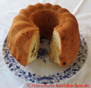 Grundrezept für Gugelhupf Kuchen nach Urgrossmutters Art - fertiger Gugelhupf angeschnitten