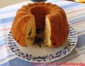 Grundrezept für Gugelhupf Kuchen nach Urgrossmutters Art - Teller mit Gugelhupf darauf