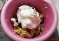 Rezept für Köllnflocken-Plätzchen - Eiweiß in einer Backschüssel mit Teig
