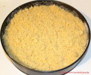 Quarkkuchen mit Streuseln - restliche Streusel auf dem Quarkkuchen