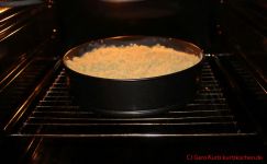 Quarkkuchen mit Streuseln - Quarkkuchen beim Backvorgang