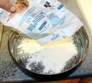 Rhabarberkuchen mit Butterstreuseln - Springform bemehlen