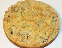 Rhabarberkuchen mit Butterstreuseln - gelöste Springform
