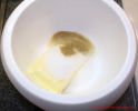 Rezept für schnelle Butterkekse - Butter und Zucker in einer Schüssel, eine Priese Salz nicht vergessen