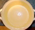 Rezept für schnellen Eierkuchen - Pfannkuchenteig in einer Schüssel
