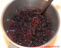 Brombeergelee, Brombeermarmelade - Brombeeren im Kochtopf