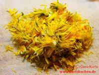 Butterblumenmarmelade abgezupfte Löwenzahnblüten