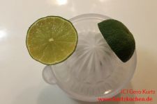 Erdbeermarmelade Limette ausdrücken