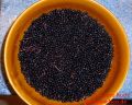 Holundergelee - Holunderbeeren in einer braunen Schüssel aus Keramik